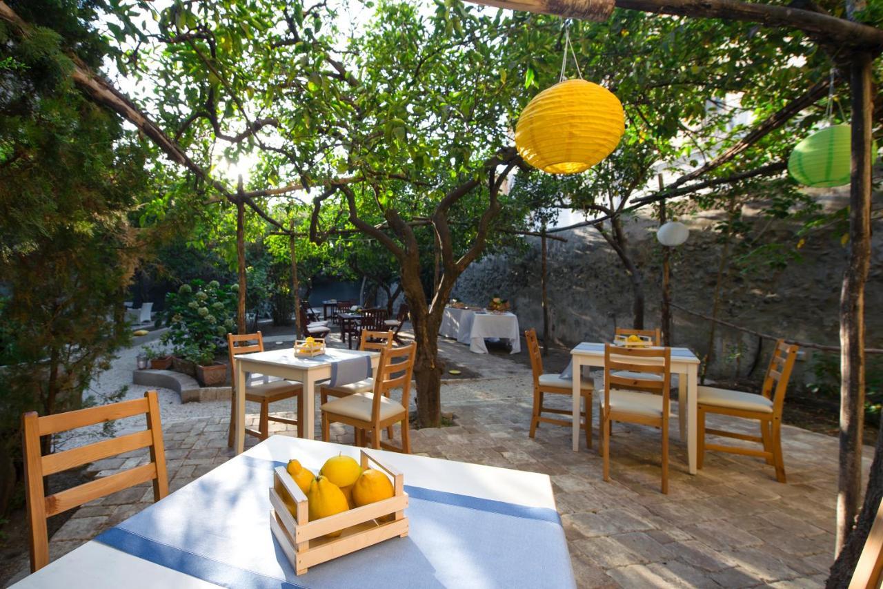 Il Giardino Di Tonia - Oplontis Guest House - Bed & Garden - Torre Annunziata Exterior photo