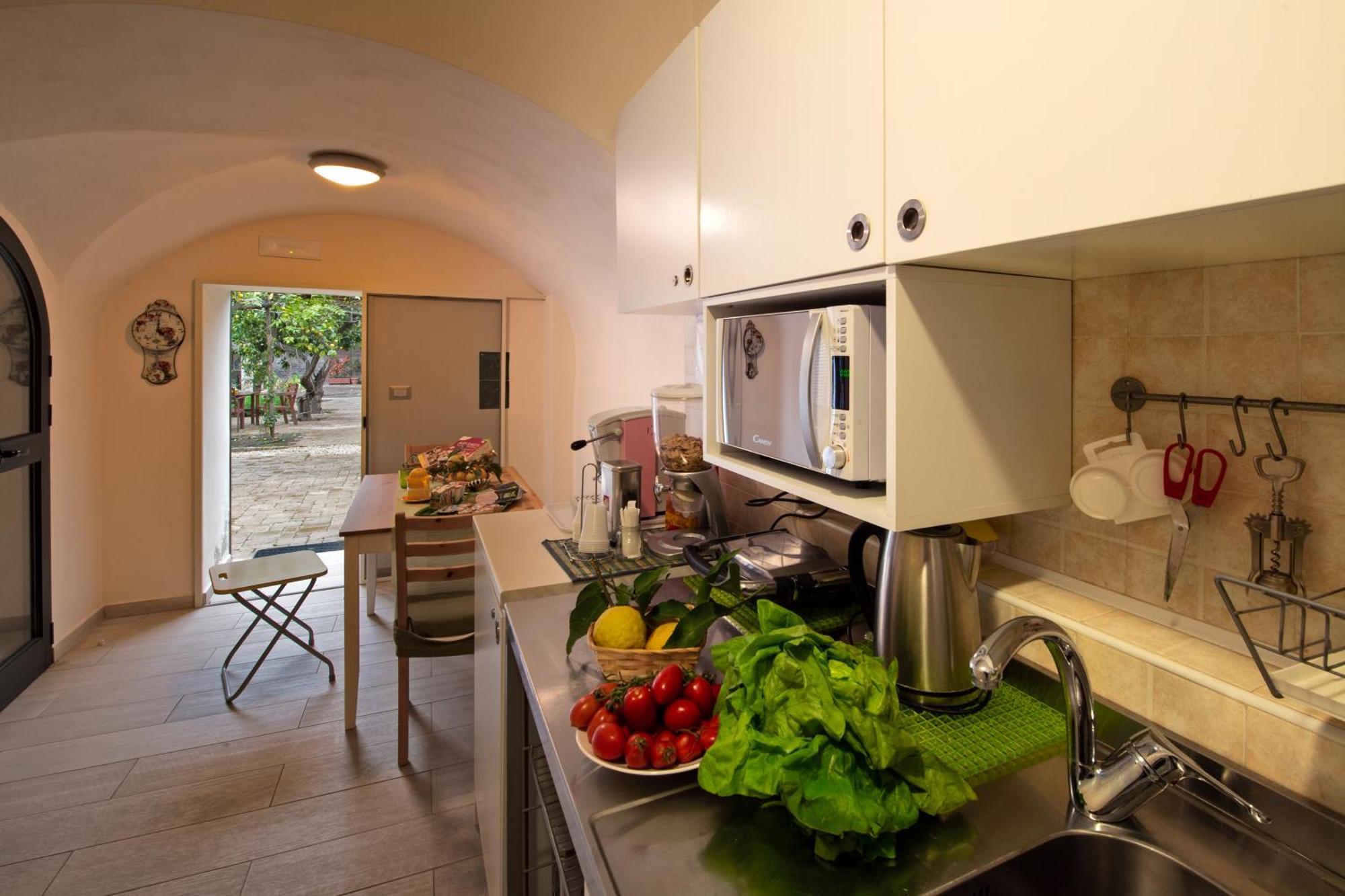 Il Giardino Di Tonia - Oplontis Guest House - Bed & Garden - Torre Annunziata Exterior photo